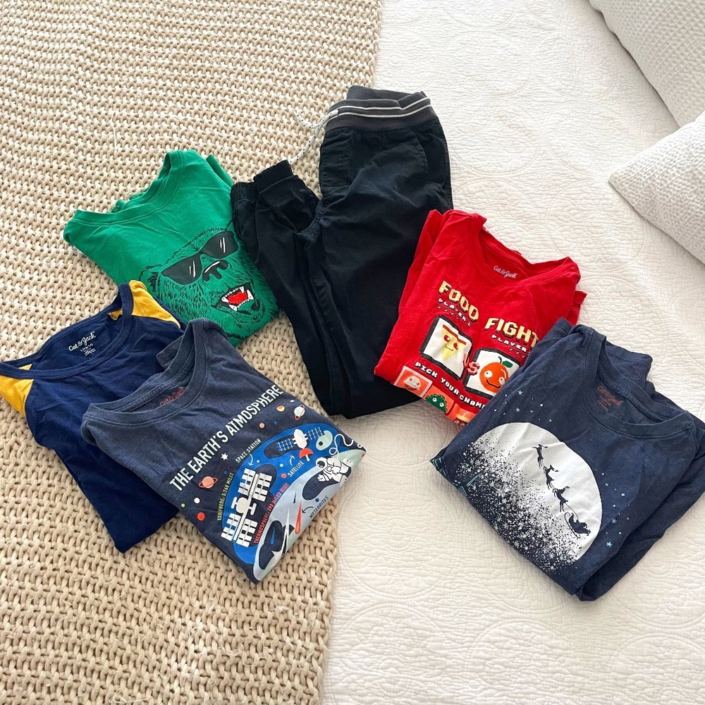 Boys Cat & Jack 5 shirts and pair of pants size L 12/14
